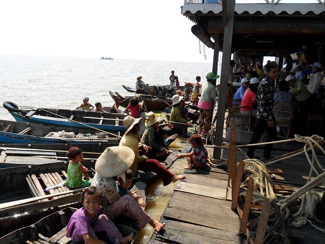 Begging boats